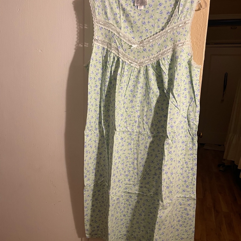 Floral Lace Trim Nightgown (NWOT)
